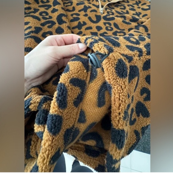 Leopard fleece zip up sweater L - Picture 3 of 8
